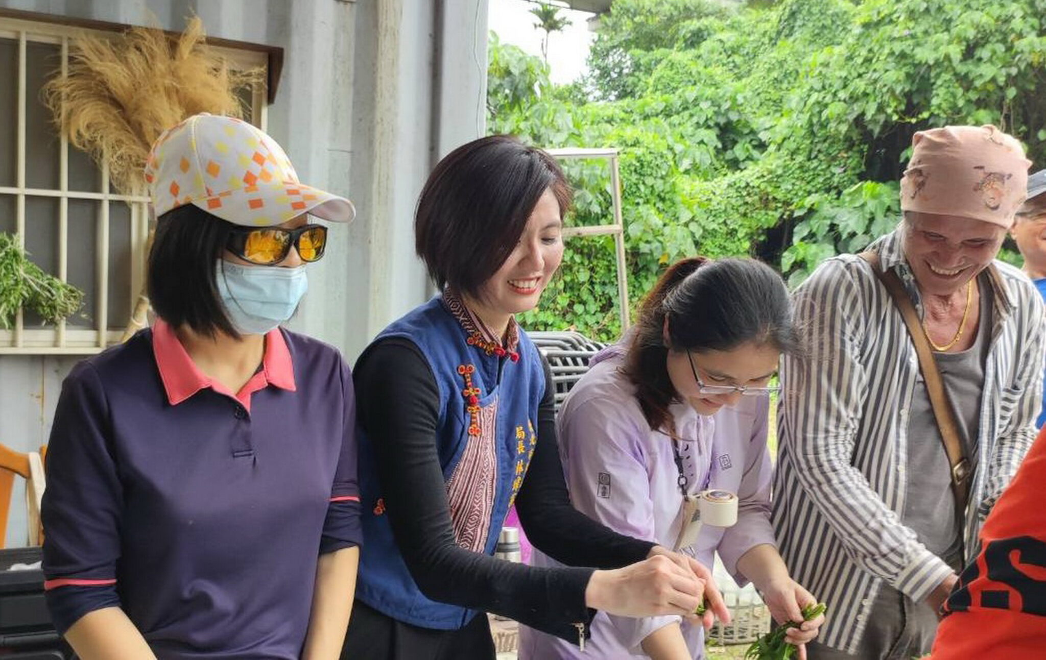 新北Lipahak食癒餐桌登場　跟著Ina煮一碗「很慢」野菜湯