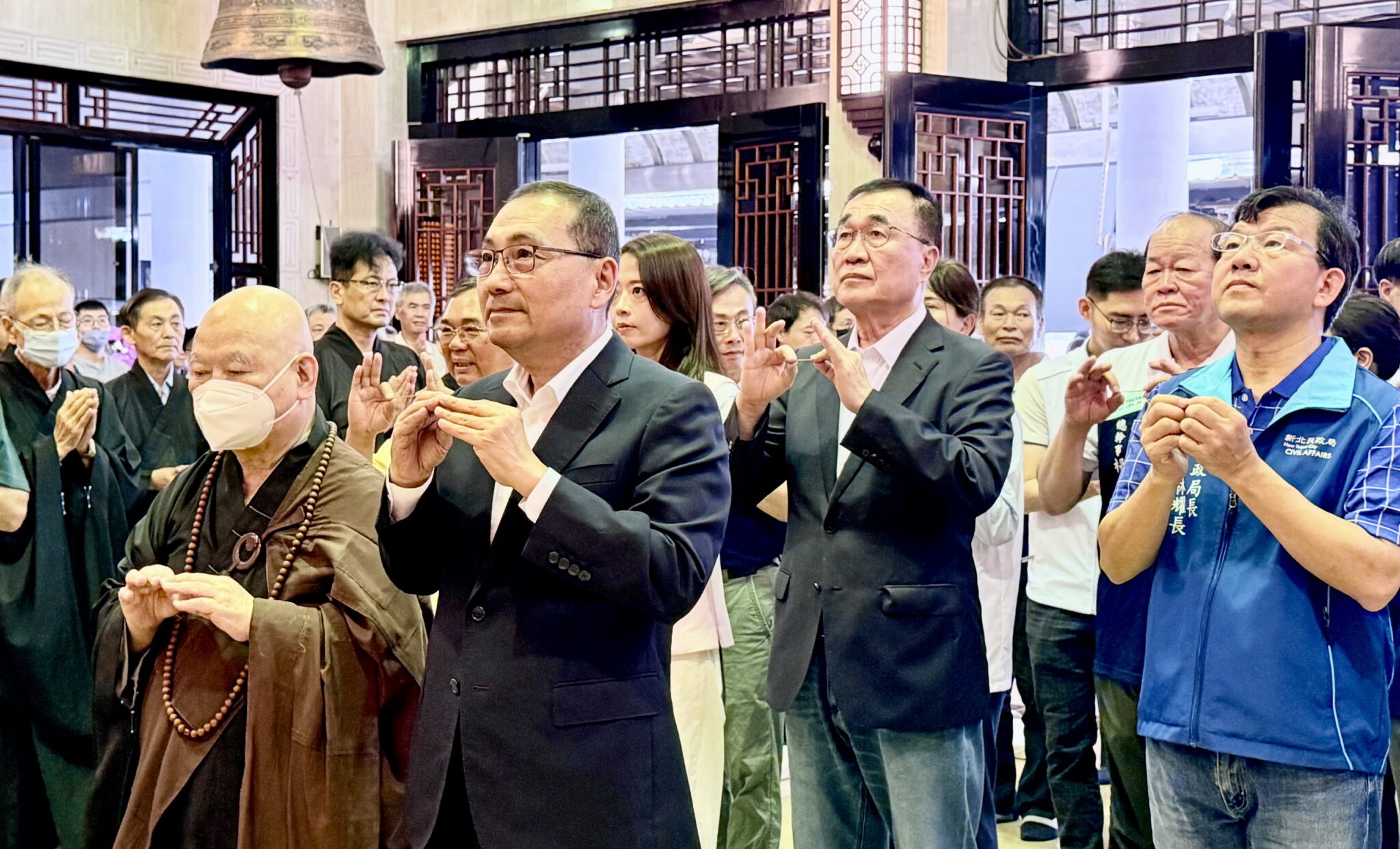 適逢釋迦牟尼聖誕　侯友宜前往土城承天禪寺及慈法禪寺參香浴佛