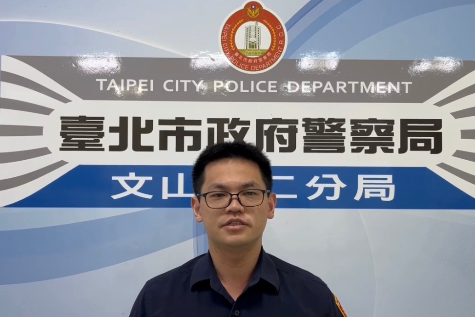 123  推  文二警十人合組  神力小隊  感動週末夜歸人