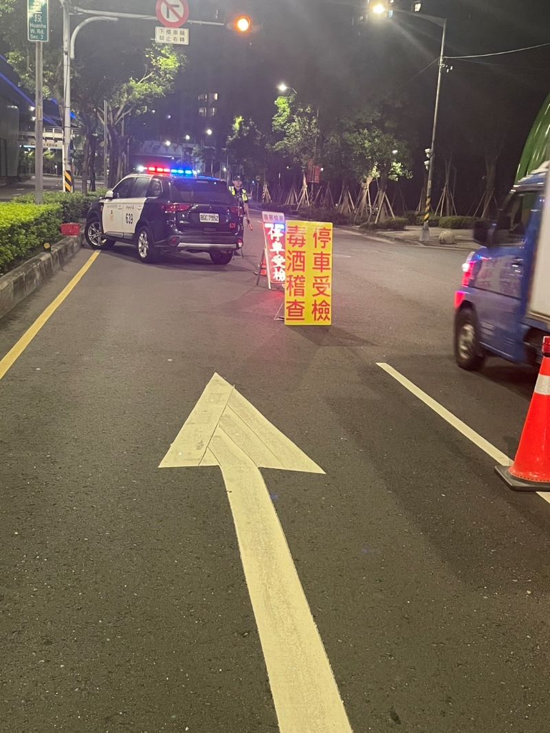《圖說》中和警選定民眾陳情熱點與改裝車輛出沒路段加強攔查。〈中和分局提供〉
