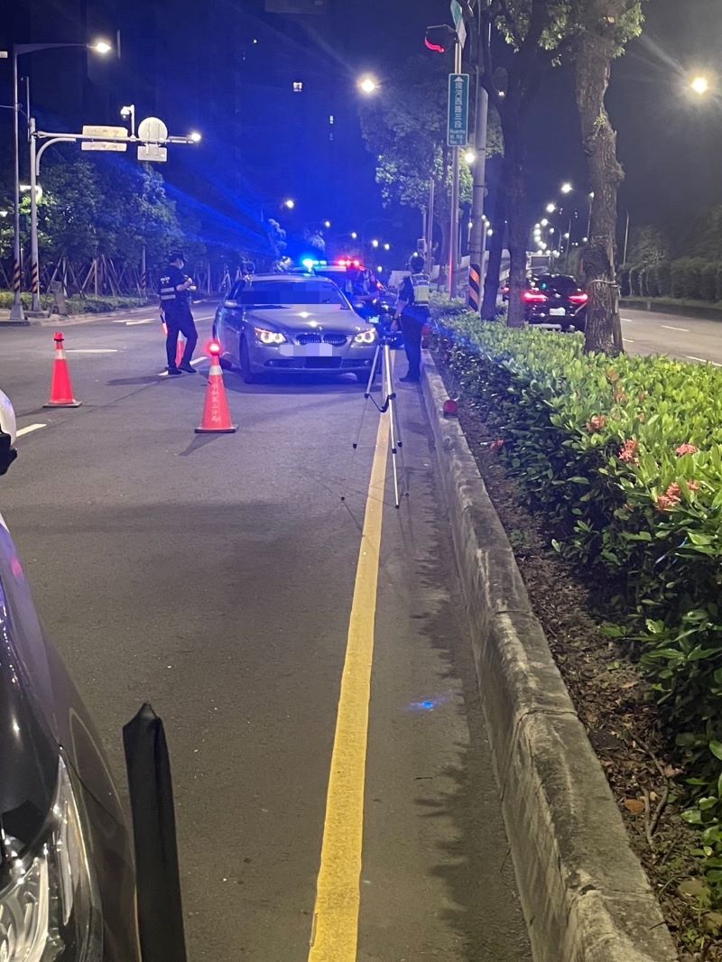 《圖說》中和警強勢執法作為提升取締量能,遏止非法改裝與危險駕車行為,積極回應民眾對居住安寧及交通安全之期待。〈中和分局提供〉