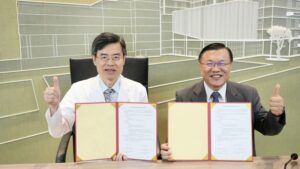 《圖說》南山高中攜手臺北醫院打造運動醫療後盾。左：臺北醫院鄭舜平院長，右：南山高中蔡銘城校長。〈臺北醫院提供〉