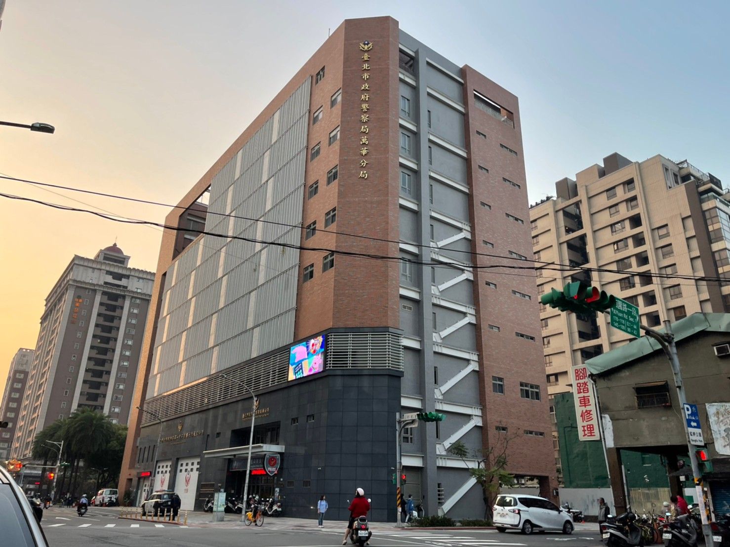 暗黑養生館屢罰不改  萬華警強勢斷水斷電